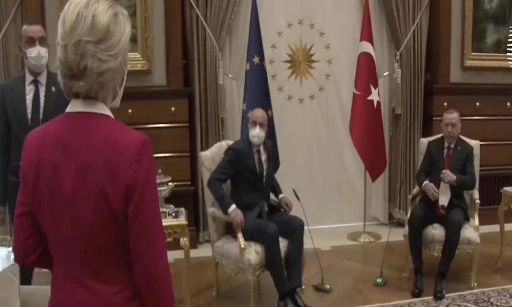 Ο Τσαβούσογλου βγάζει "λάδι" τον Ερντογάν για το «sofagate»